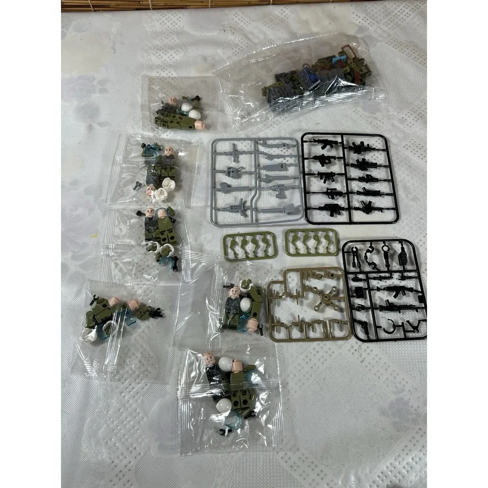 Knockoff Military -theme Building Block Figures And Accesories